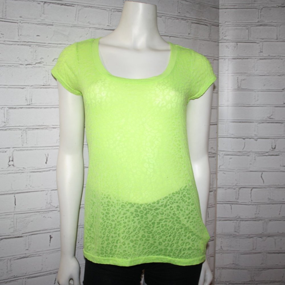 🦎⚡️ Energie Neon Animal Print Tee · Size M · Bold & Sheer